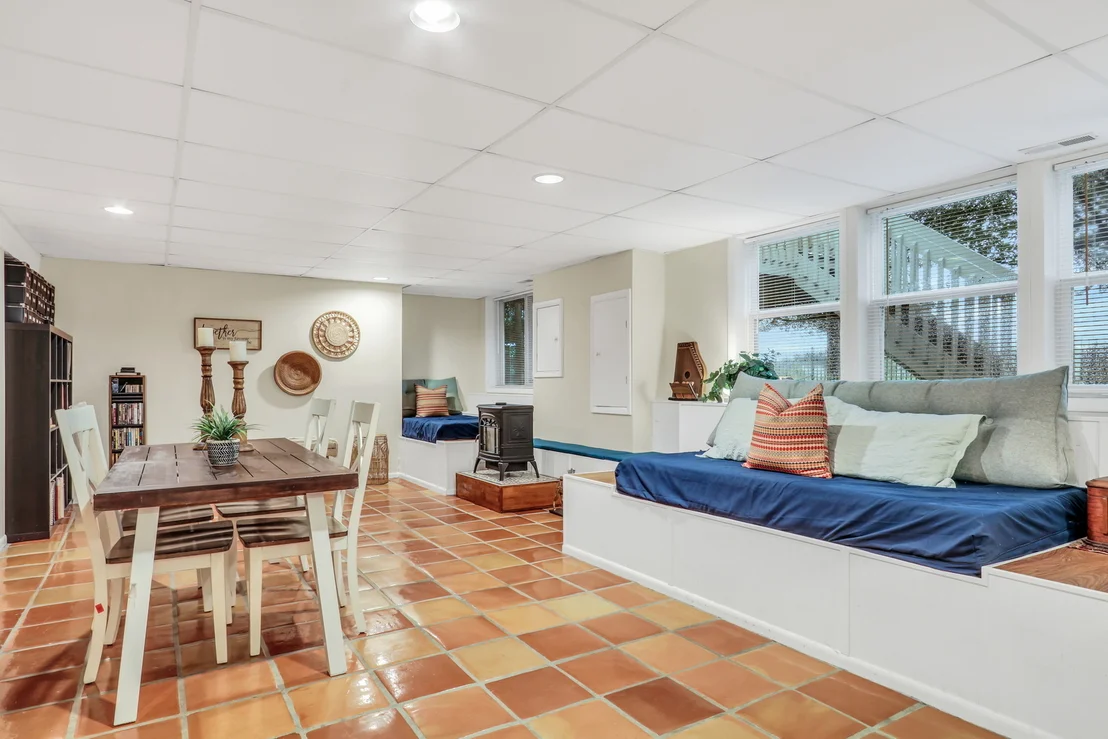 Photo of 2835 Waterfront Avenue