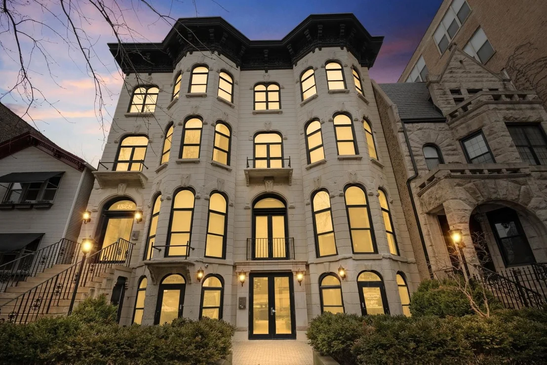 Photo of Unit PH2 at 1526 W Monroe Street