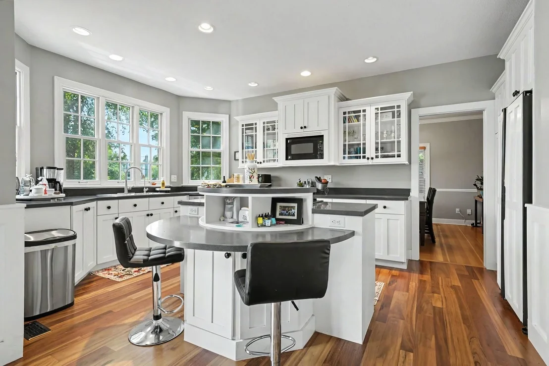 Photo of 2801 Valley Brook Drive