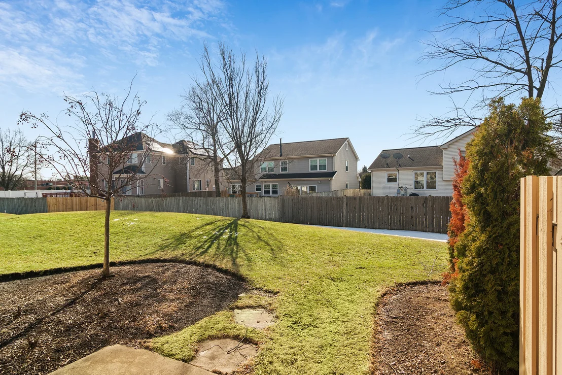 Photo of 988 Ridgefield Lane