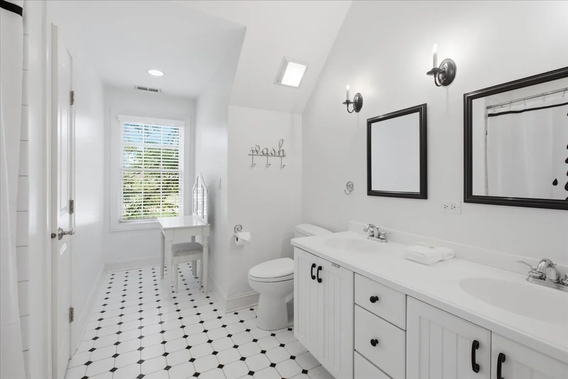 Photo of 2501 Robincrest Lane