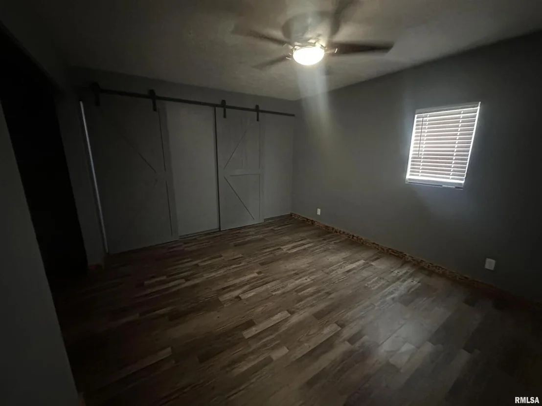 Photo of 28 N EDGEBROOK Lane