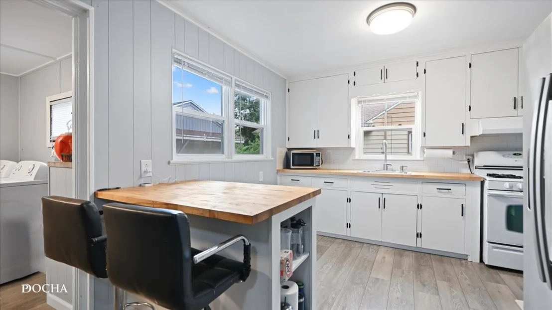 Photo of 1119 Charles Street