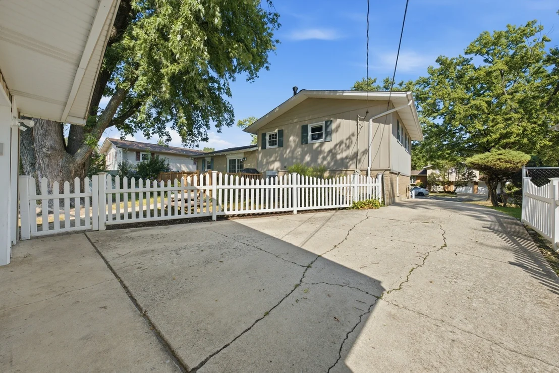 Photo of 15124 Hillside Avenue