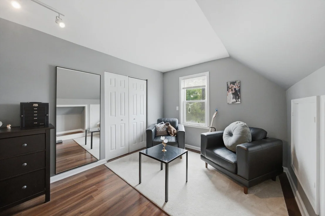 Photo of 437 W 44th Place
