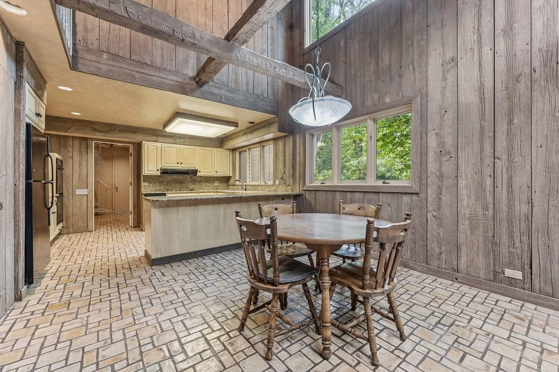 Photo of 560 Thornmeadow Road
