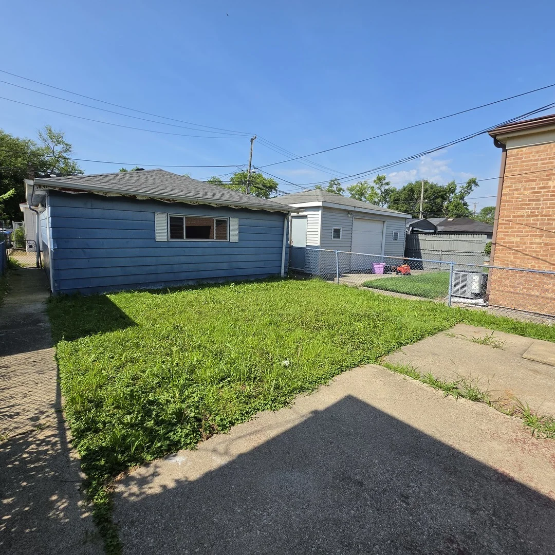 Photo of 423 W 96th Place