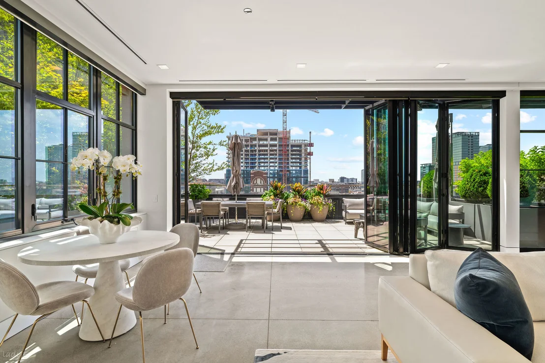 Photo of Unit PH8D at 1109 W Washington Boulevard