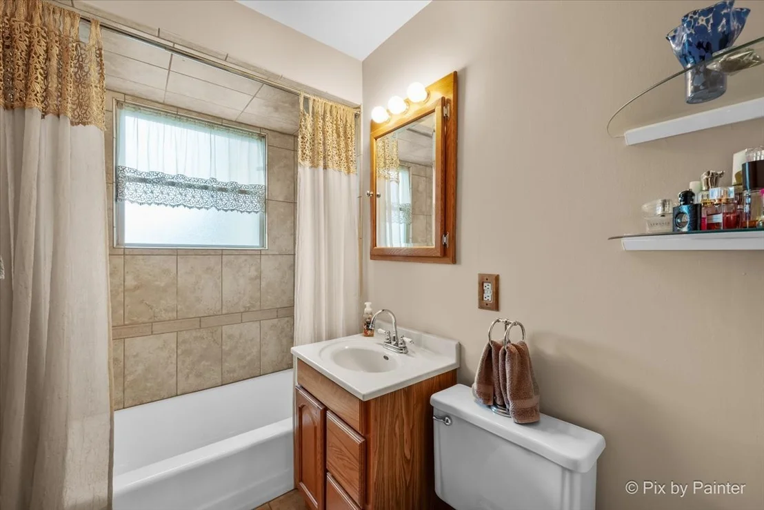 Photo of 24 W Devon Avenue