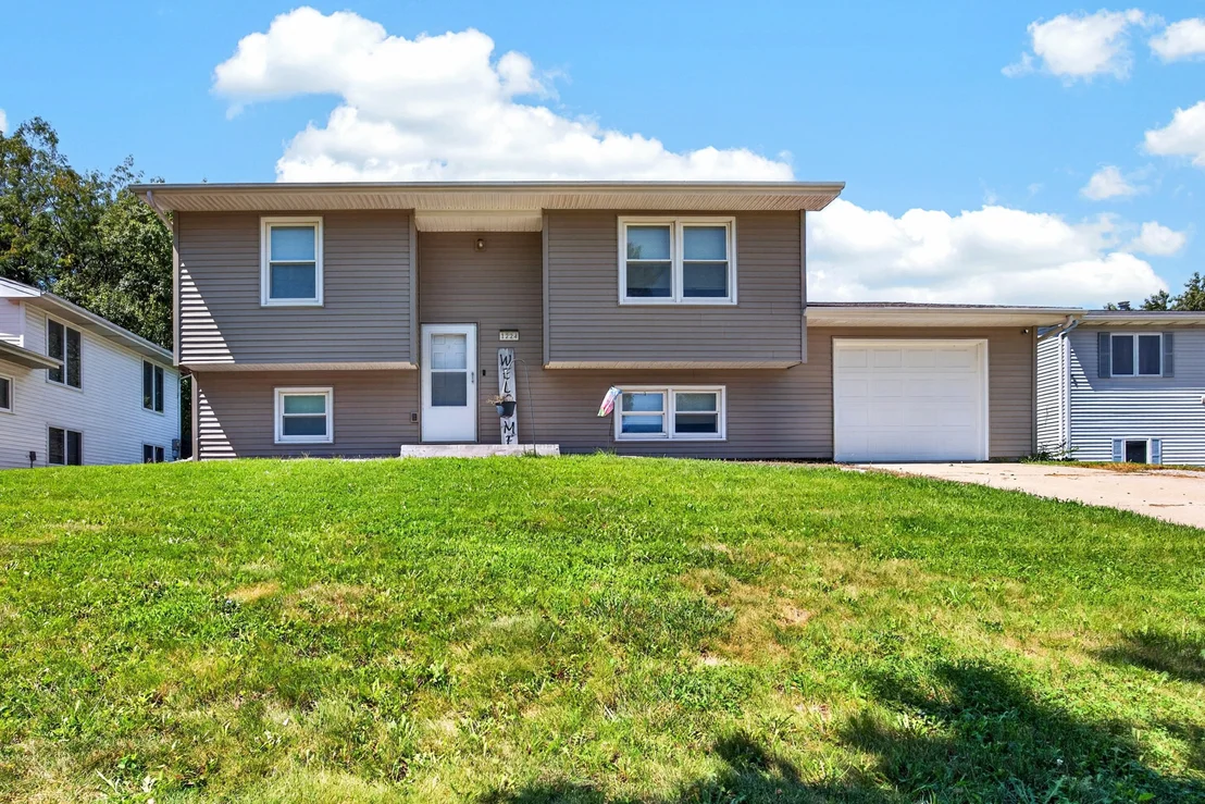 Photo of 1224 N Hershey Road