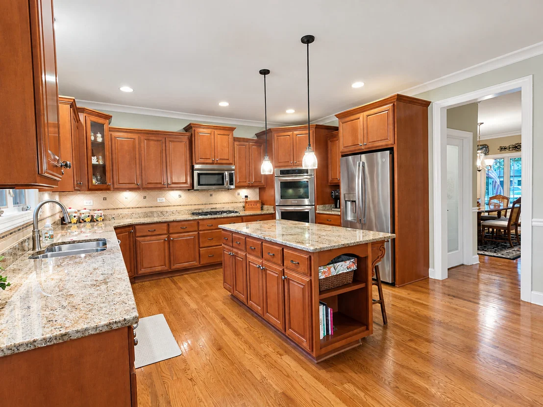 Photo of 2016 Edgeview Drive