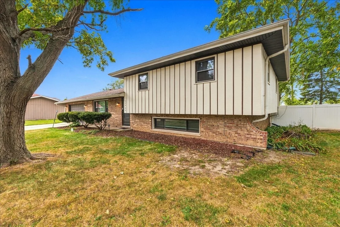 Photo of 23949 W Plainsman Circle