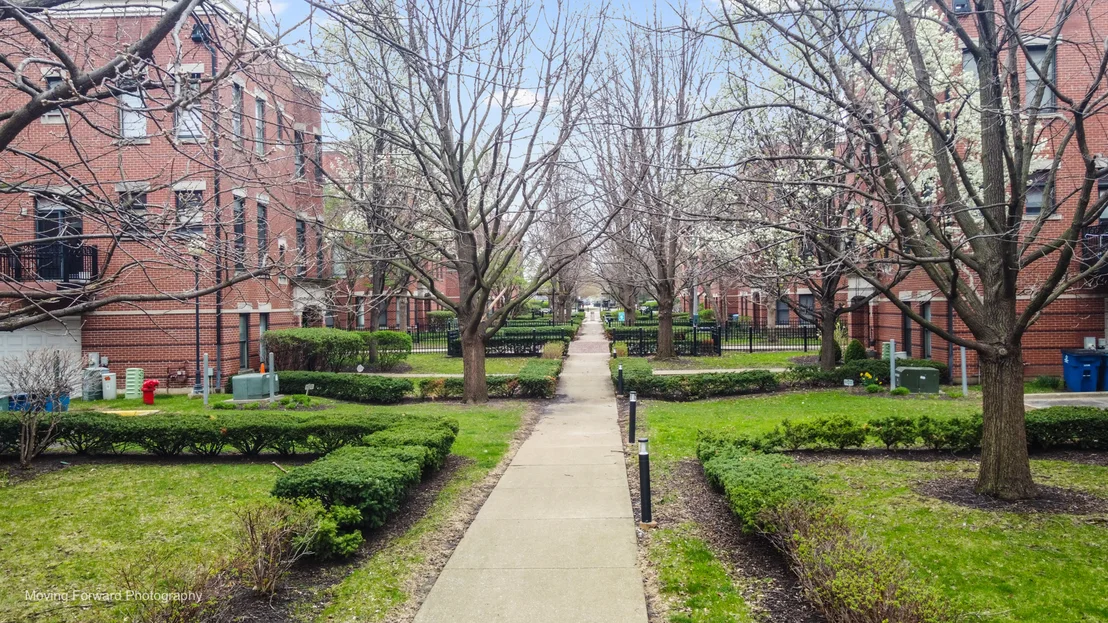 Photo of 814 W 15th Place