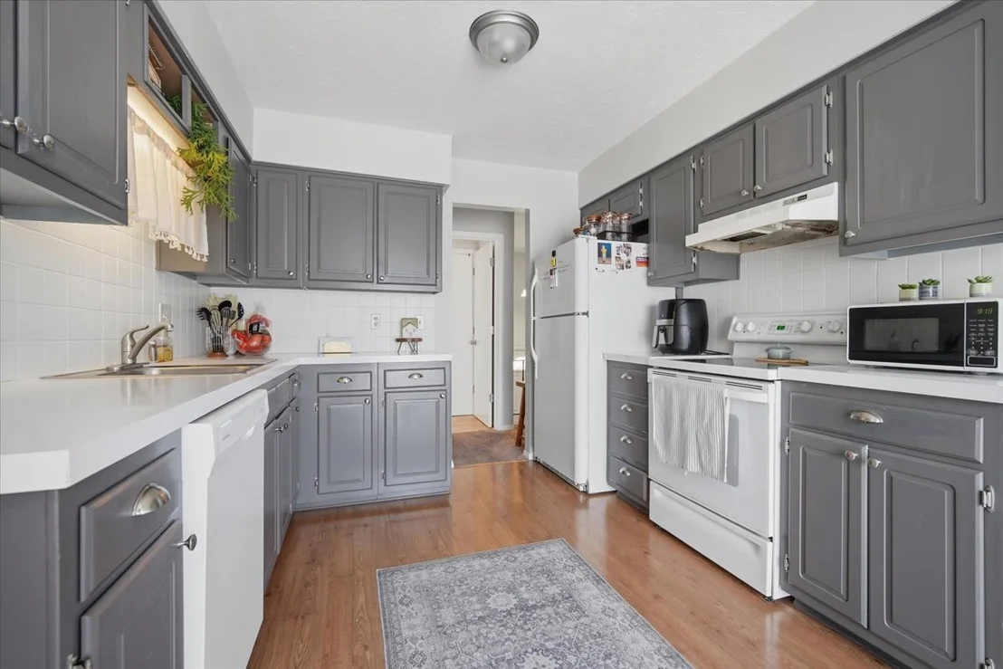 Photo of Unit B at 1546 Hunt Drive