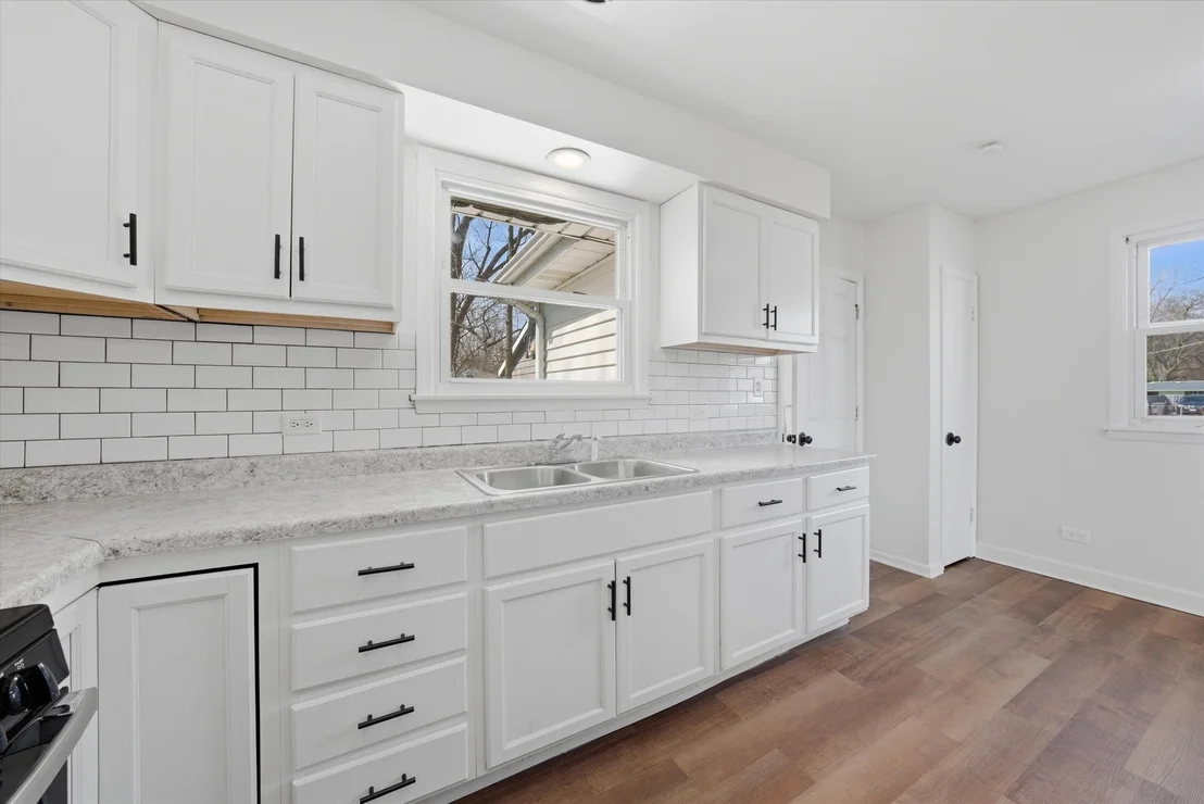 Photo of 16608 Sawyer Avenue