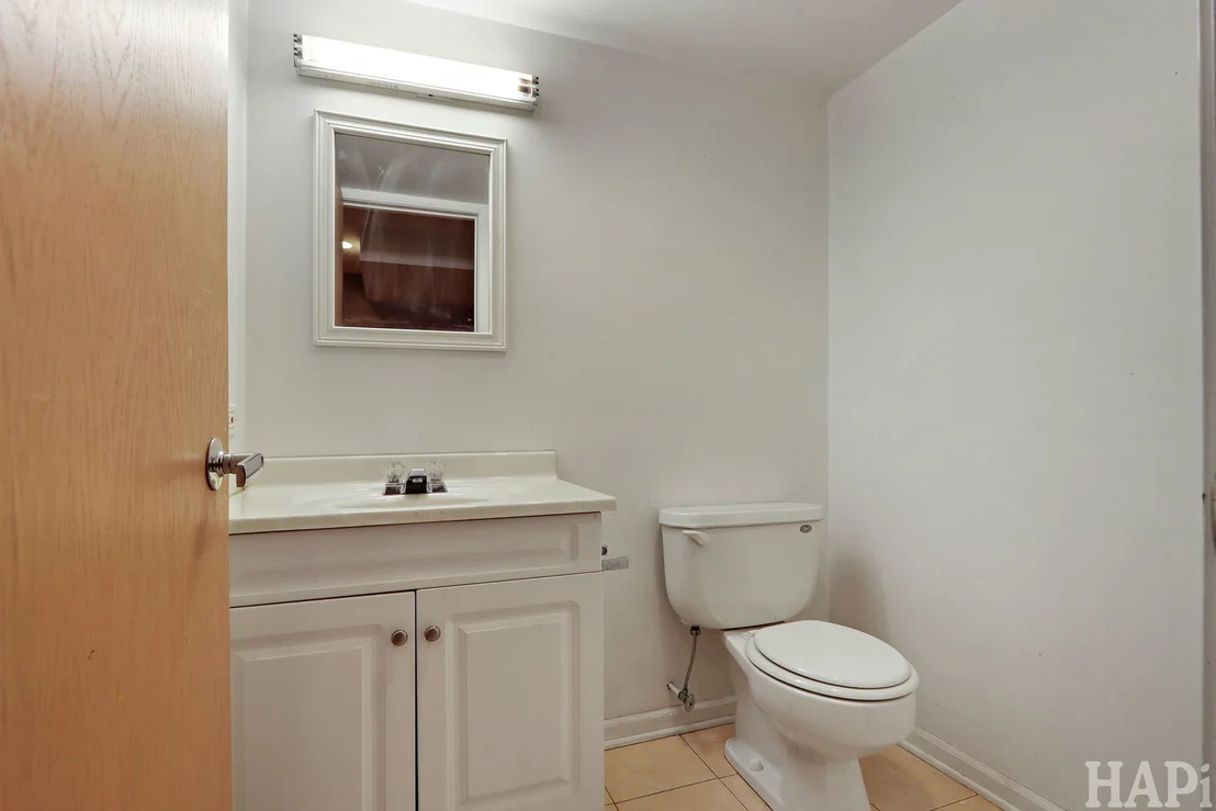 Photo of 840 Queens Lane