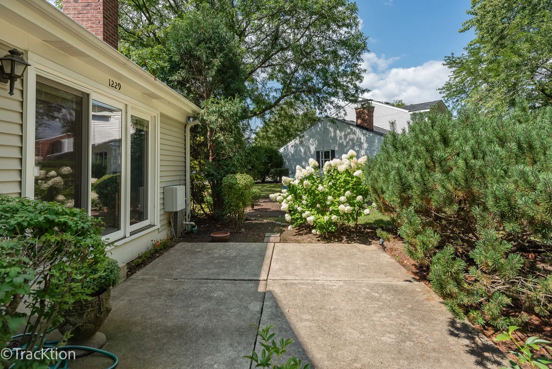 Photo of 1229 W Bauer Road