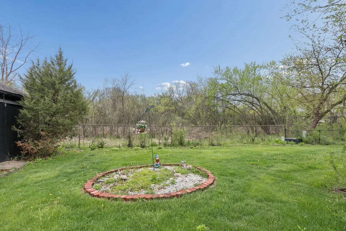 Photo of 927 Gregory Lane