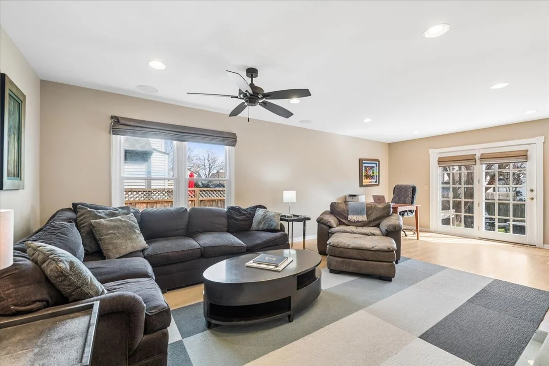 Photo of 405 Caren Drive
