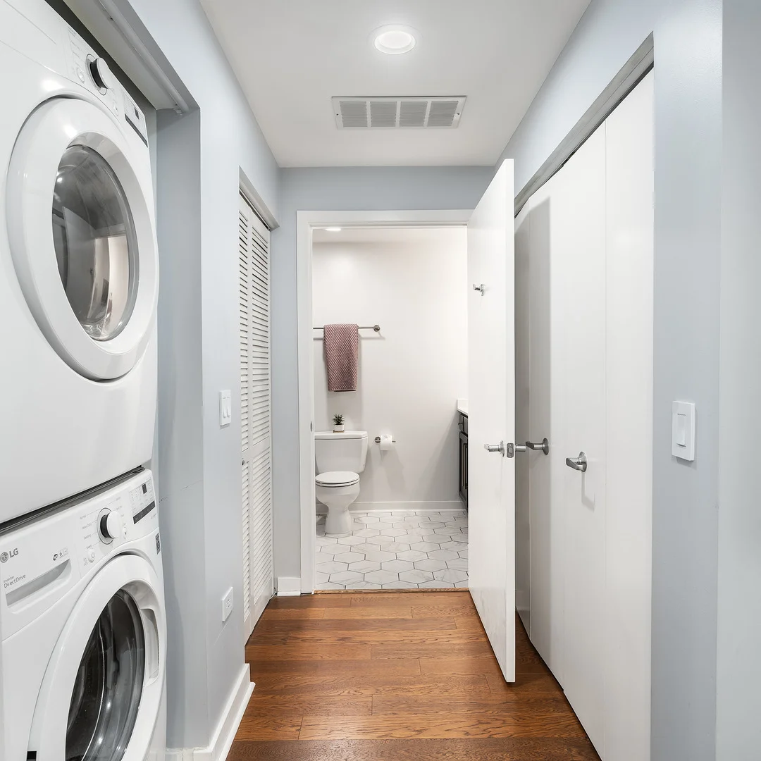 Photo of Unit 701 at 909 W Washington Boulevard