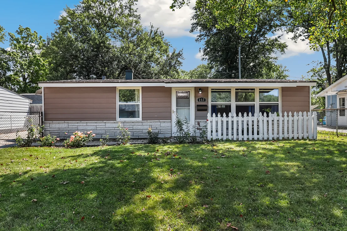 Photo of 253 Tiverton Lane