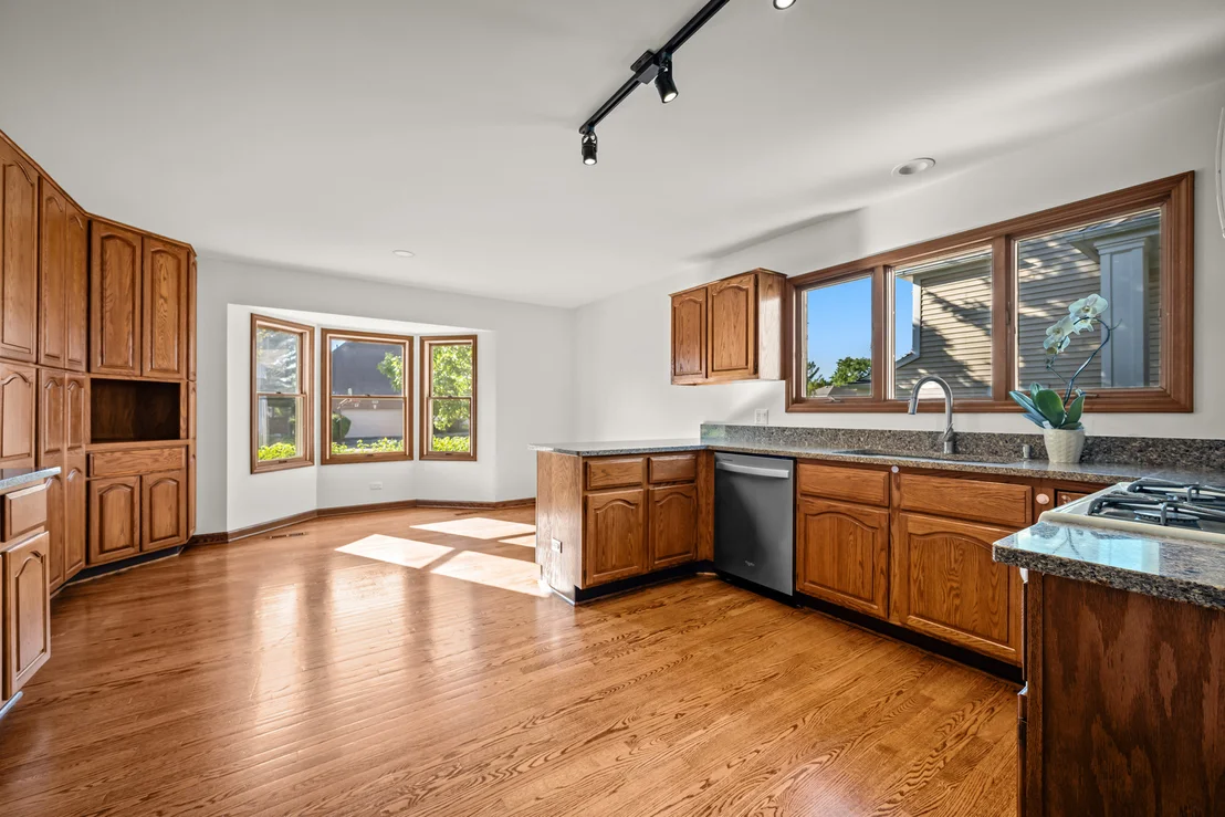 Photo of 1119 Dickens Avenue