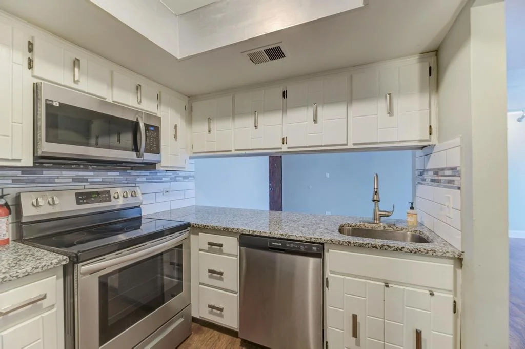 Photo of Unit B303 at 830 Elder Road