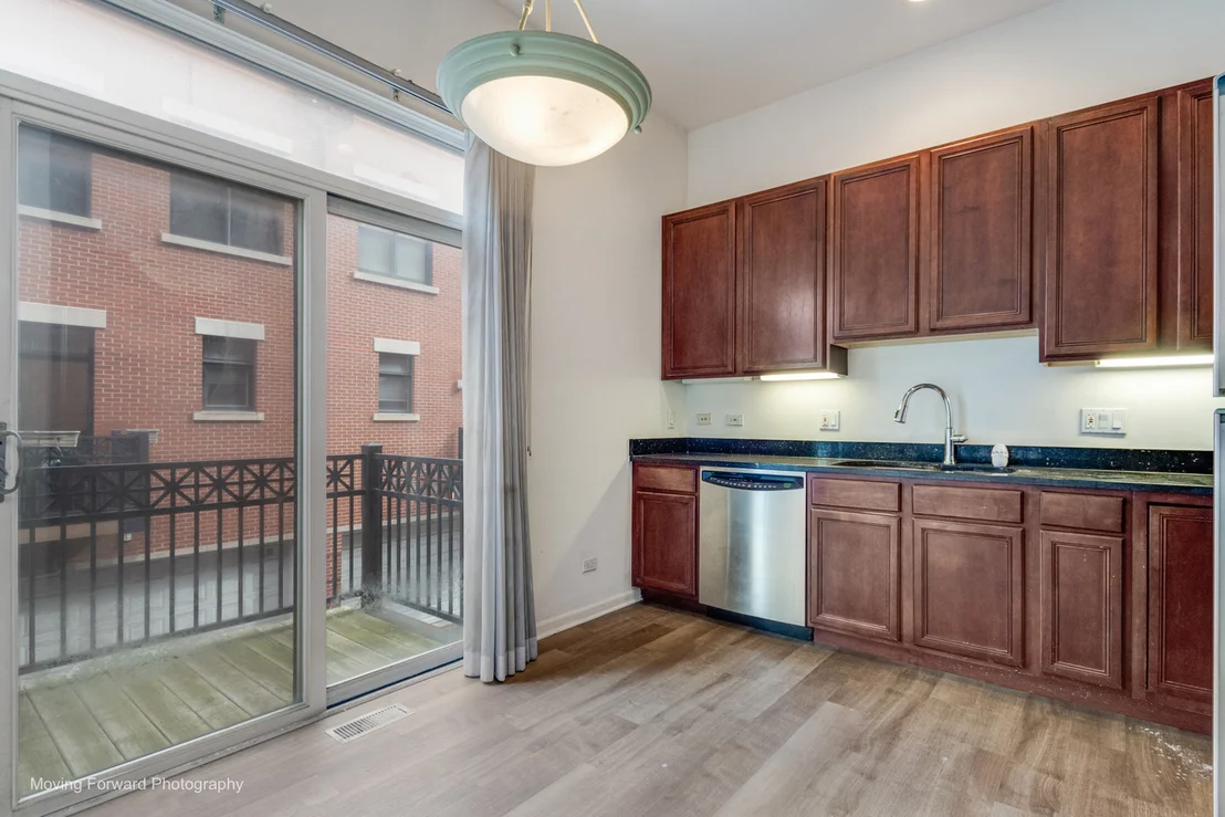 Photo of 814 W 15th Place
