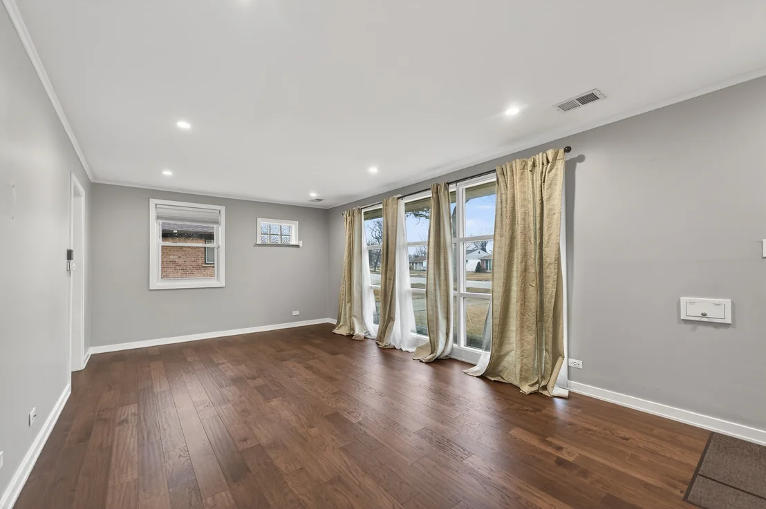 Photo of 1164 W Grant Drive