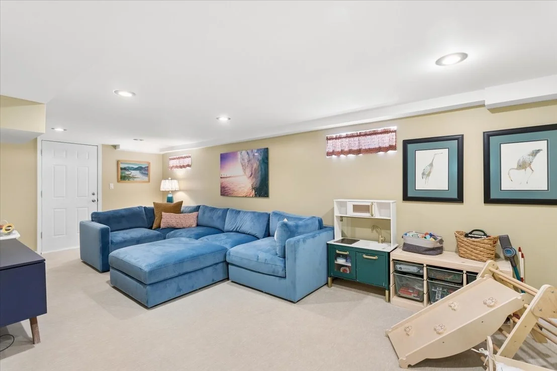 Photo of 496 Longcommon Road