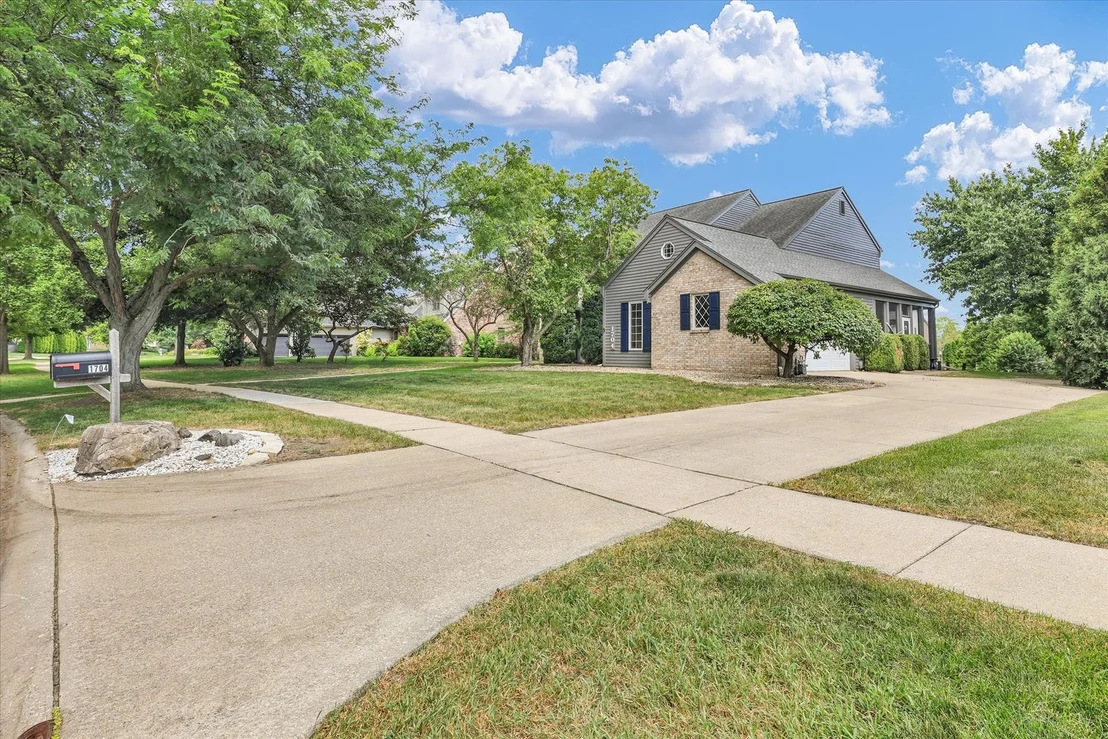 Photo of 1704 Bentbrook Drive