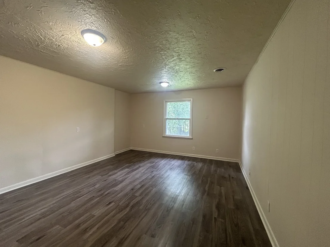 Photo of 2104 Devon Avenue