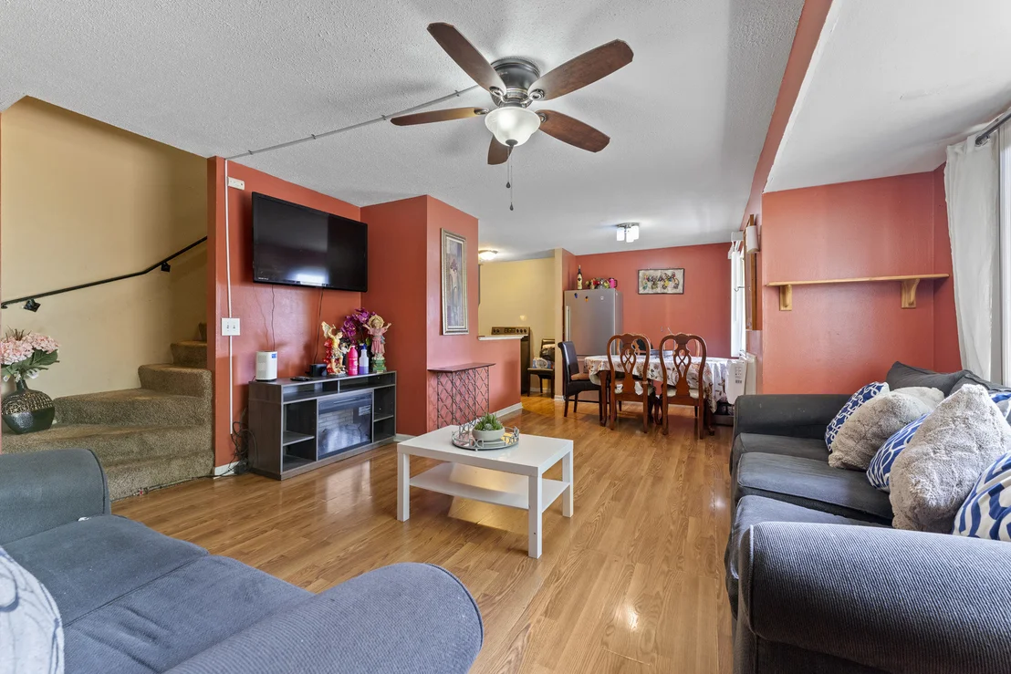 Photo of Unit 14 at 2504 Algonquin Road