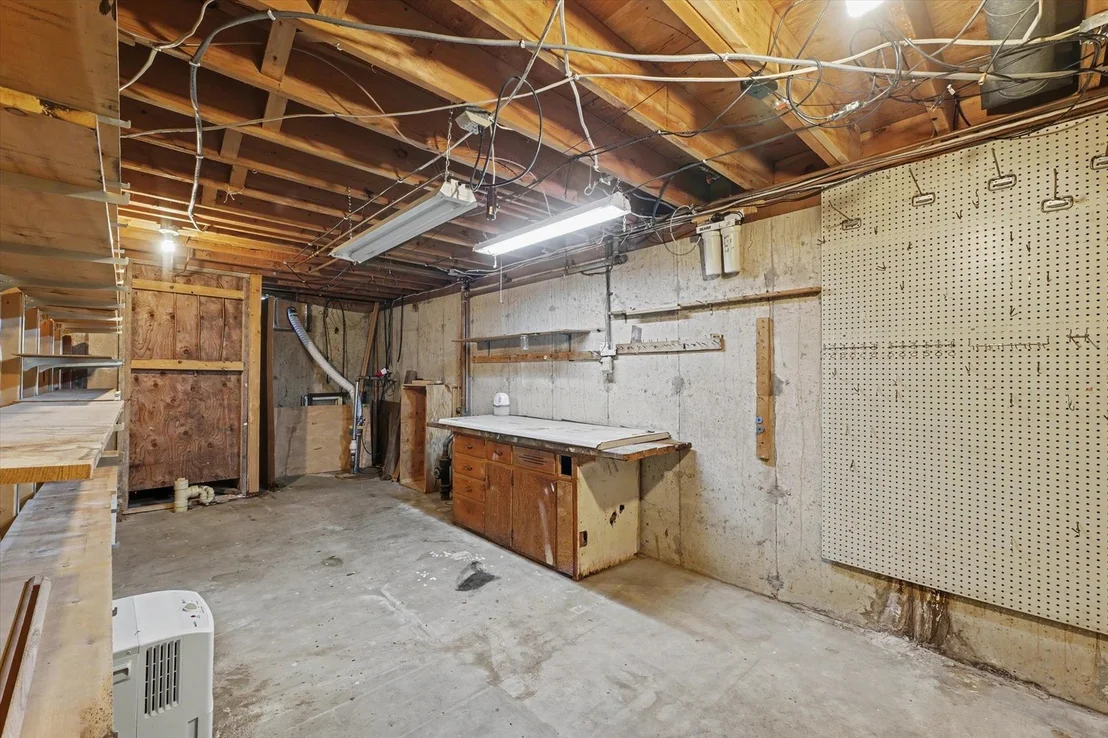 Photo of 906 Crestview Drive