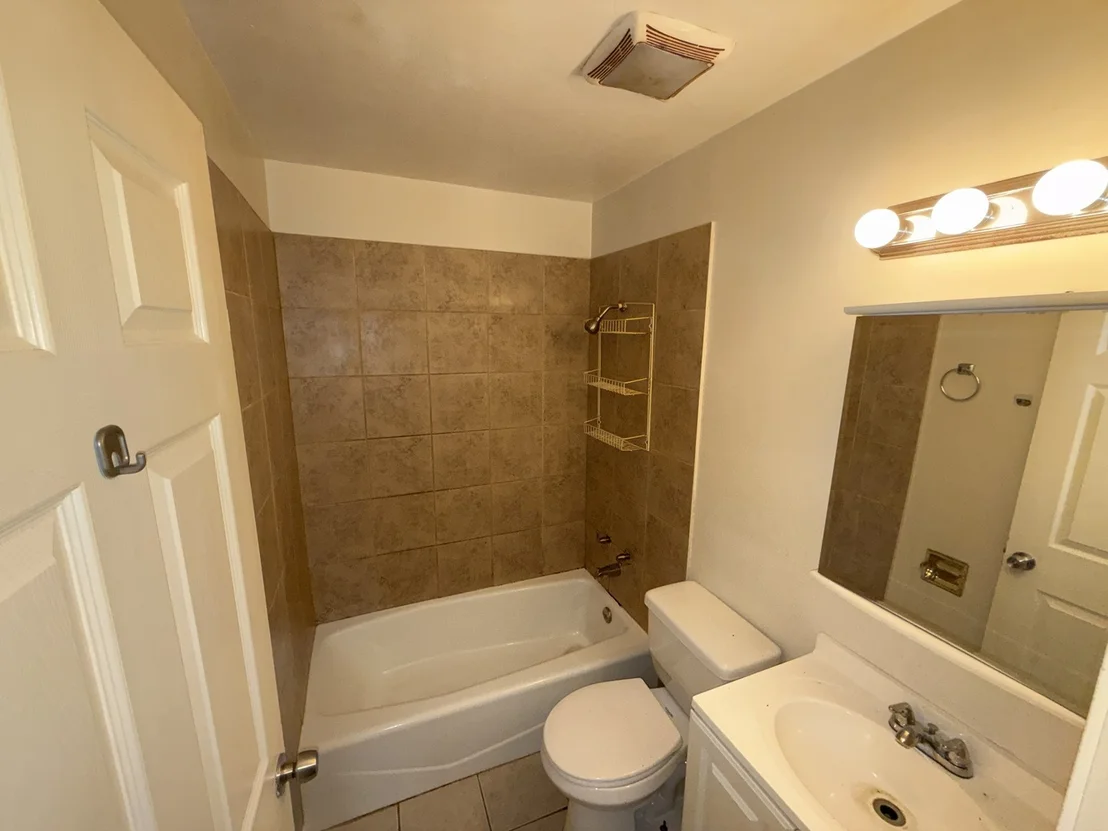 Photo of 16438 Wood Street