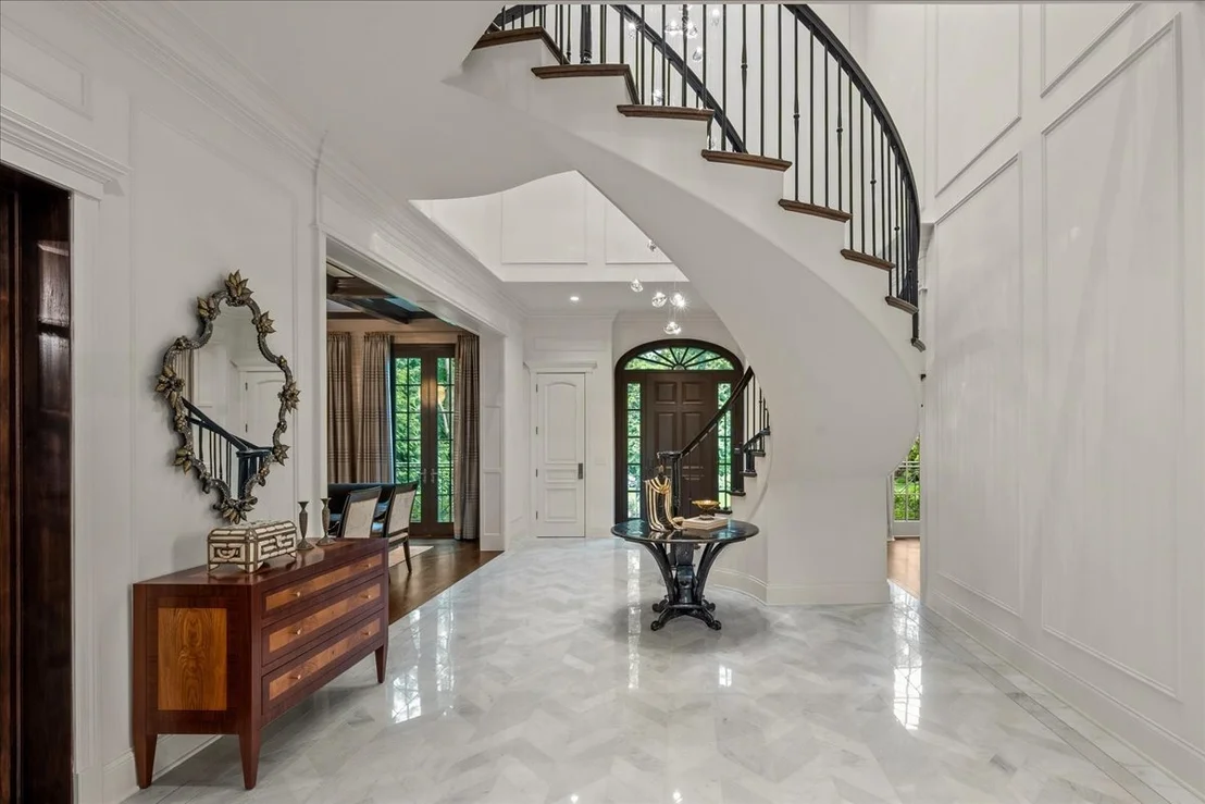 Photo of 677 Sheridan Road