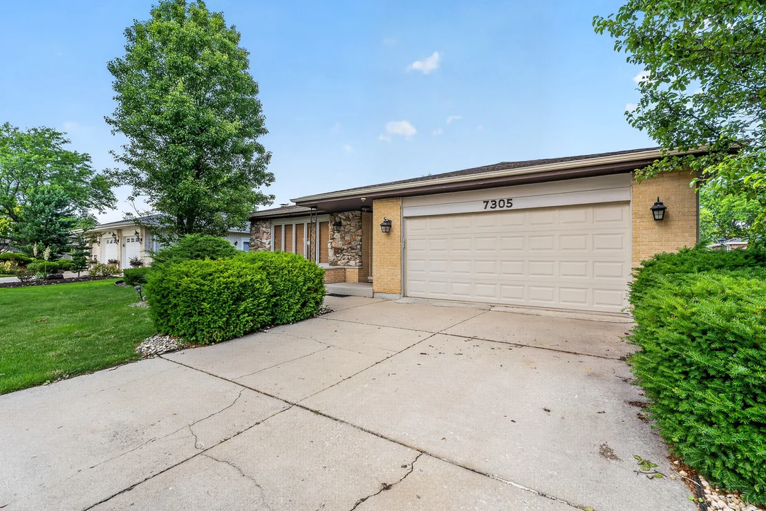 Photo of 7305 Summit Road