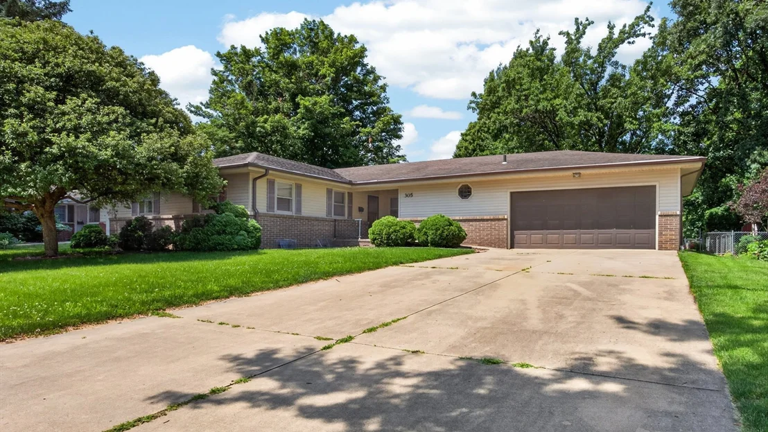 Photo of 305 Centennial Avenue