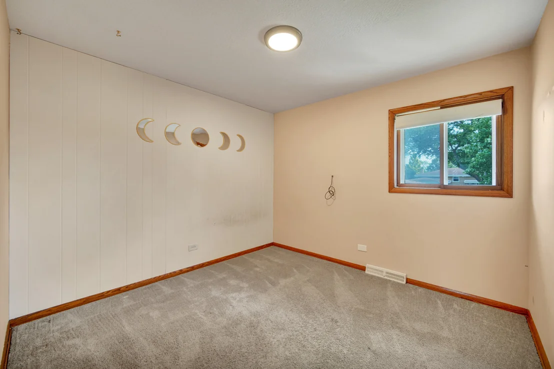 Photo of 562 N Plamondon Drive