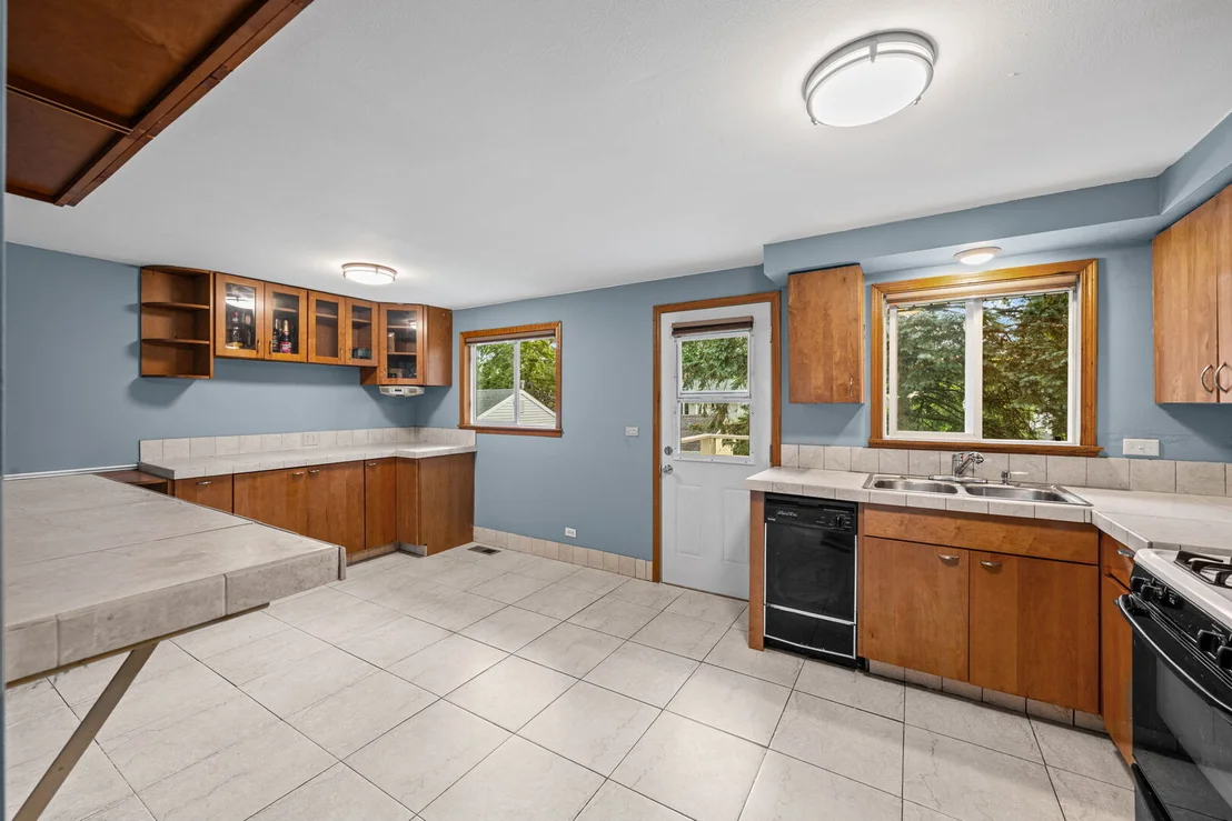 Photo of 933 Webster Lane
