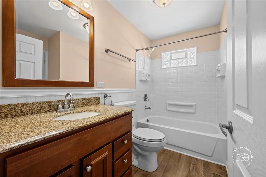 Photo of 220 Edgehill Drive