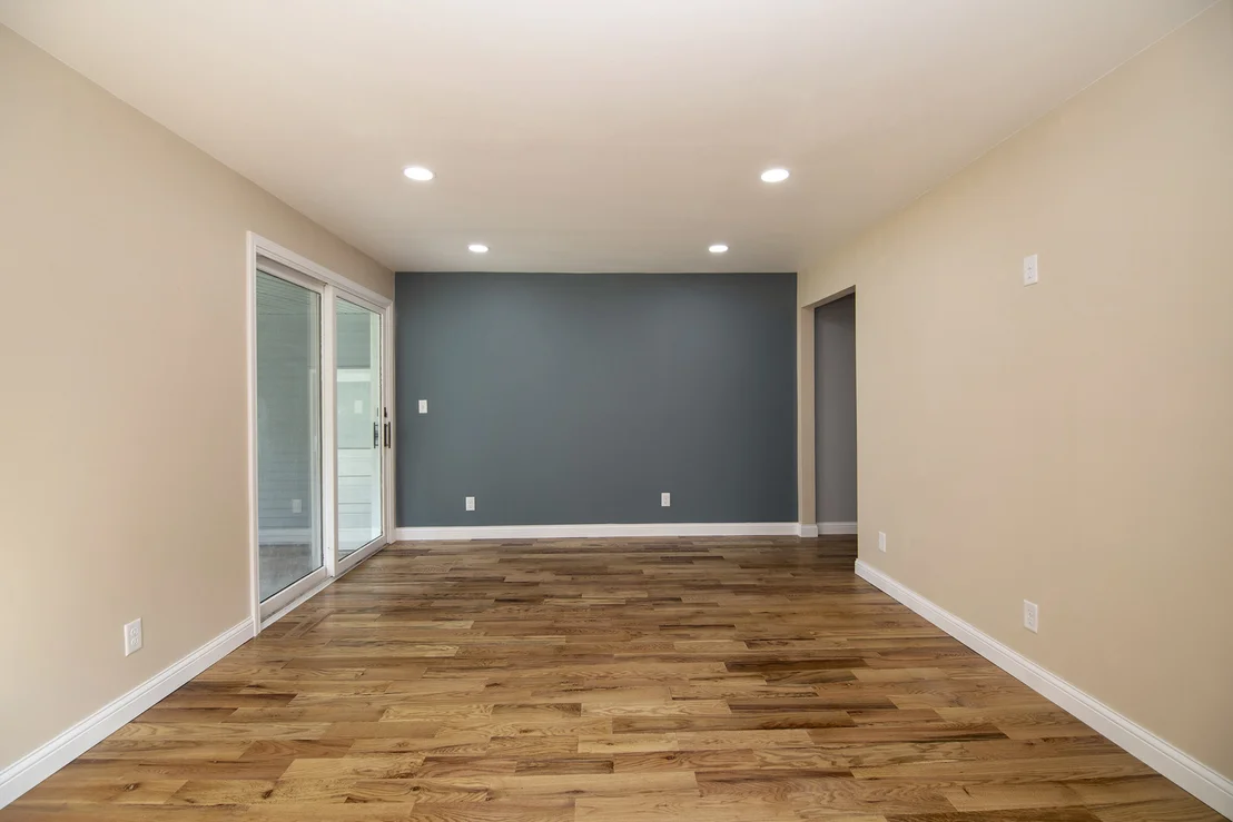 Photo of 654 W River Street