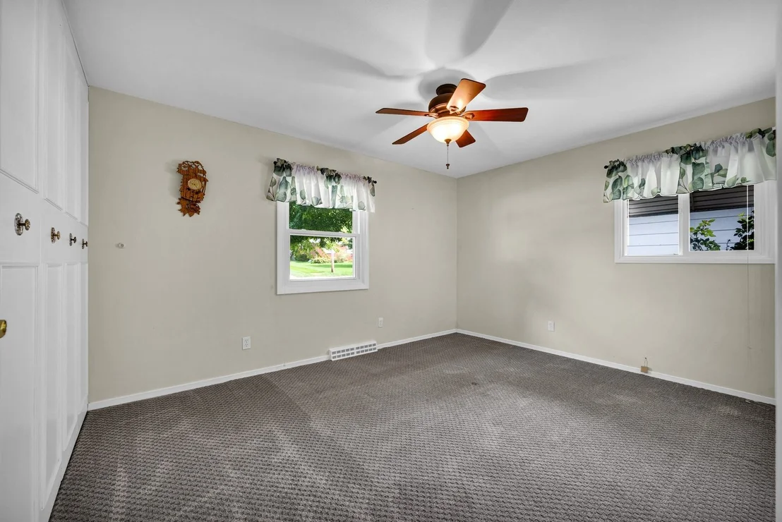 Photo of 221 Ivanhoe Way