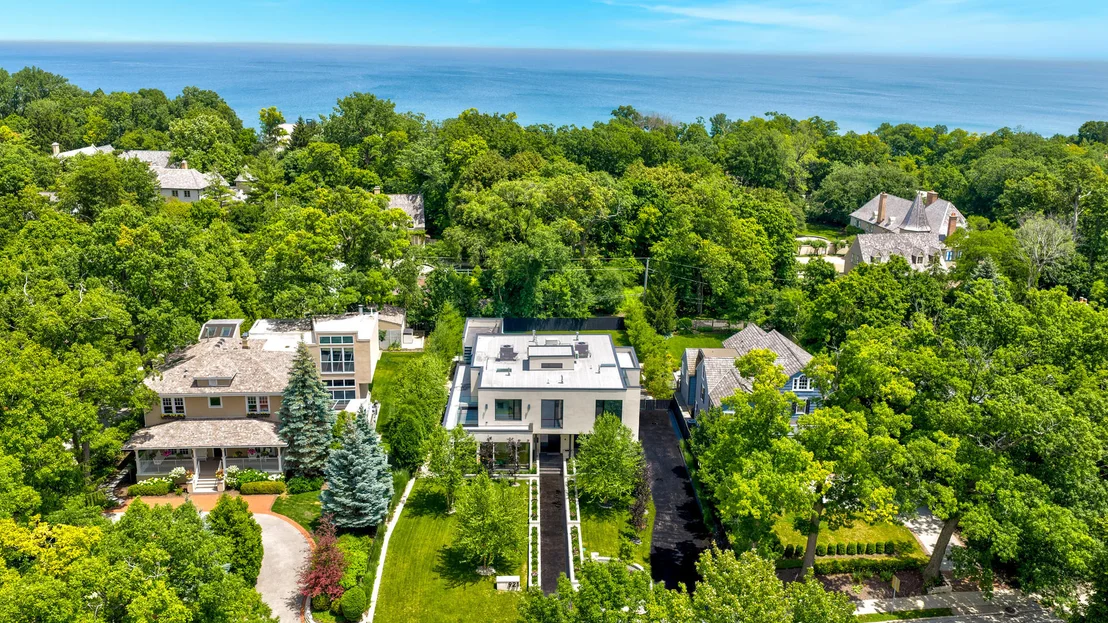Photo of 921 Sheridan Road