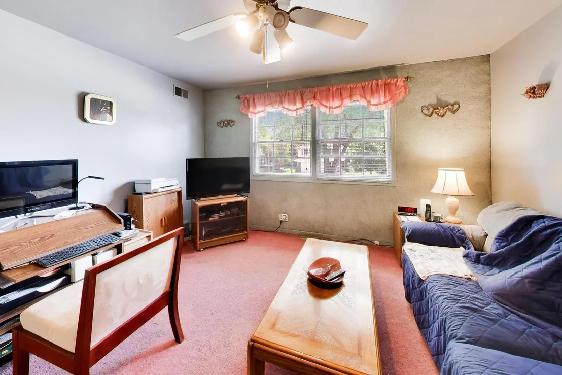 Photo of 1014 E Crabtree Drive