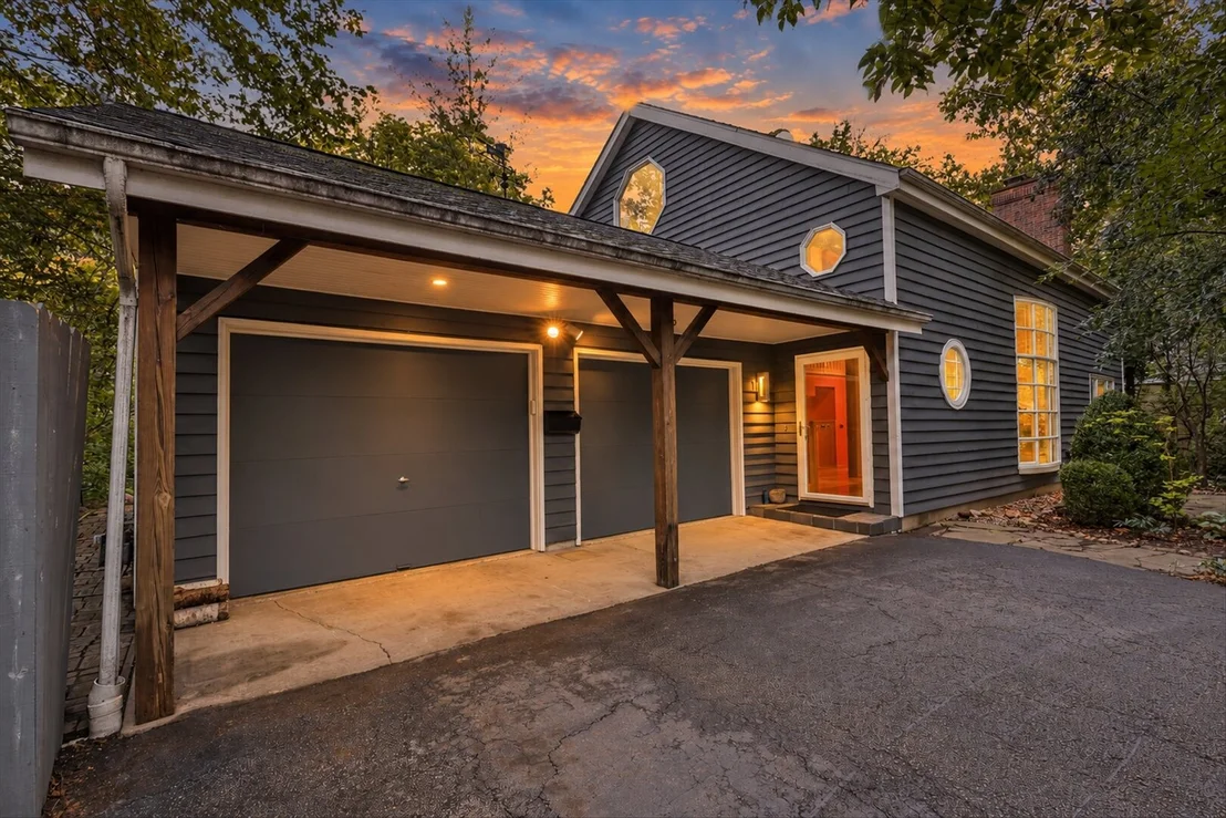 Photo of 802 La Sell Drive