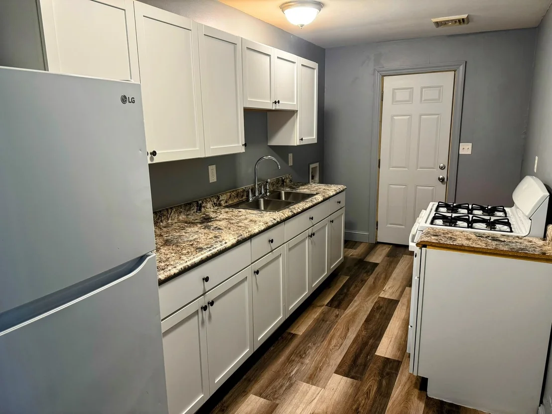 Photo of 1320 Hedge Road