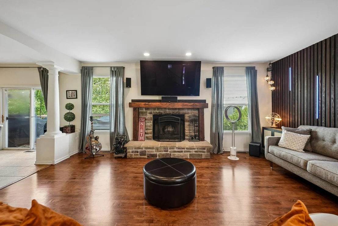 Photo of 772 E Lindsey Lane