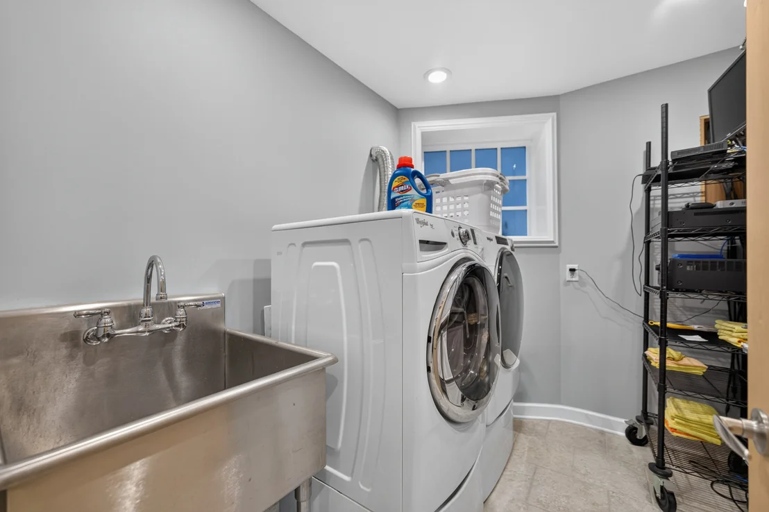 Photo of 634 W Briar Place