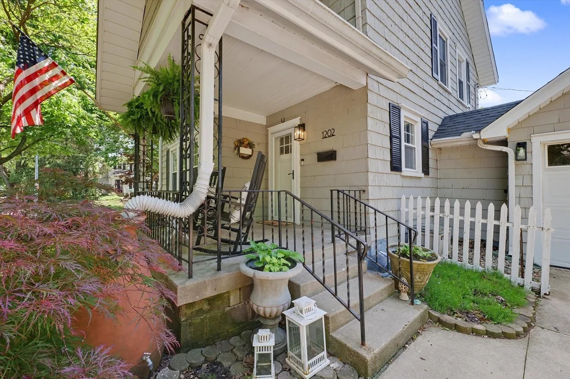 Photo of 1202 W Healey Street